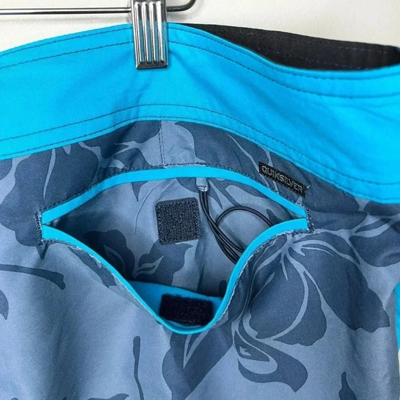 QuickSilver Amphibians Board Hawaiian Print Board Short - Picture 10 of 12